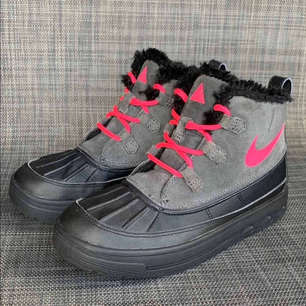Nike Woodside Chukka 2 Boots Waterproof Plush Lined Shoes Junior Girls size 3